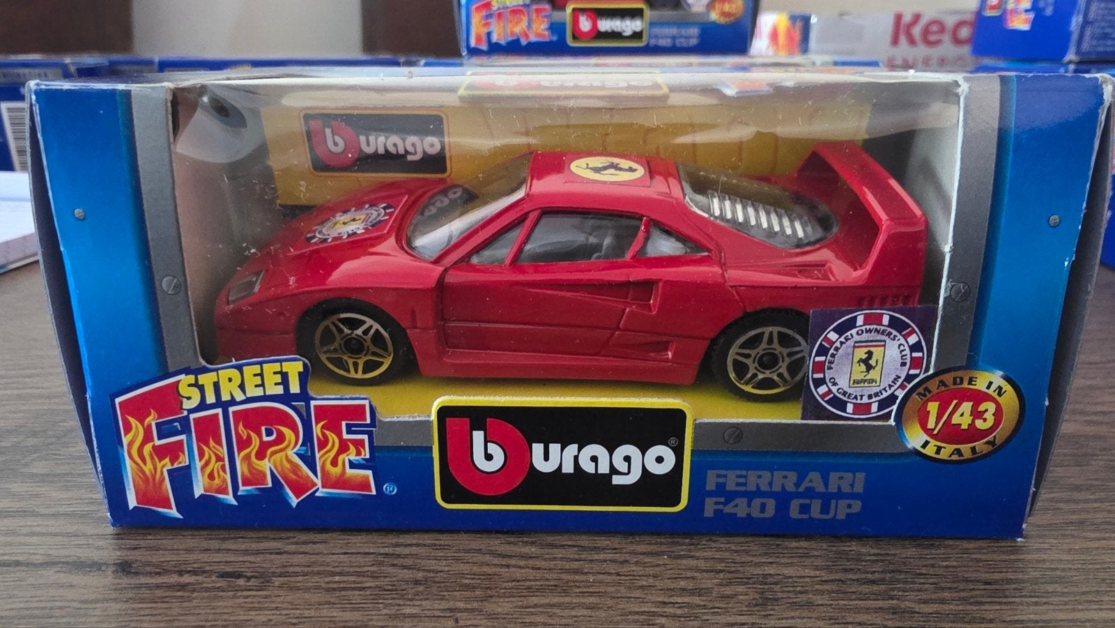 Zeldzame Bburago Ferrari F40 1:43 - Ferrari Club UK Editie, Ophalen of Verzenden, Nieuw, Auto, Overige merken