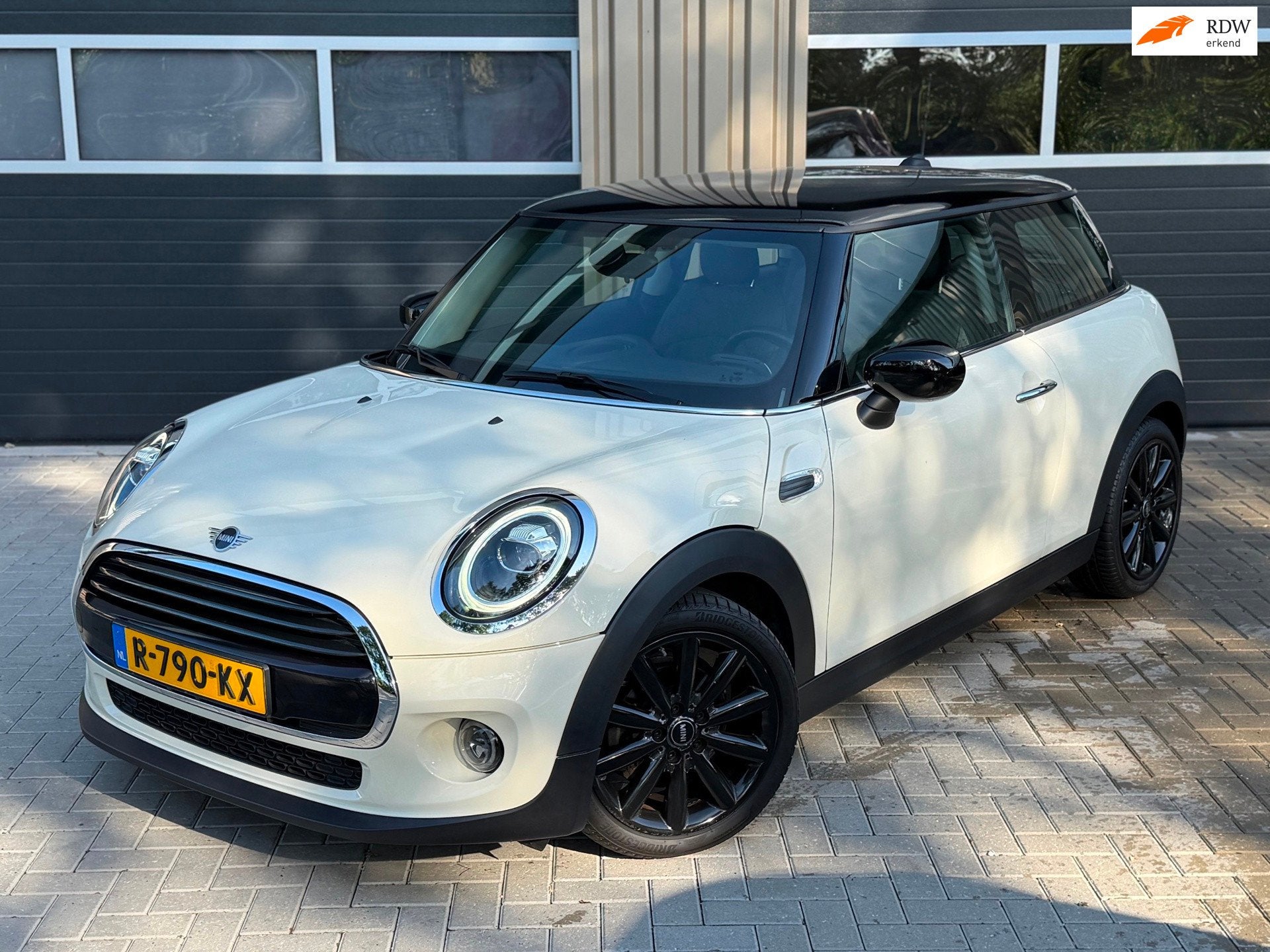 Mini Mini 1.5 Cooper Chili | automaat | parkeersensoren | 29, Auto's, 136 pk, Gebruikt, Euro 6, 4 stoelen