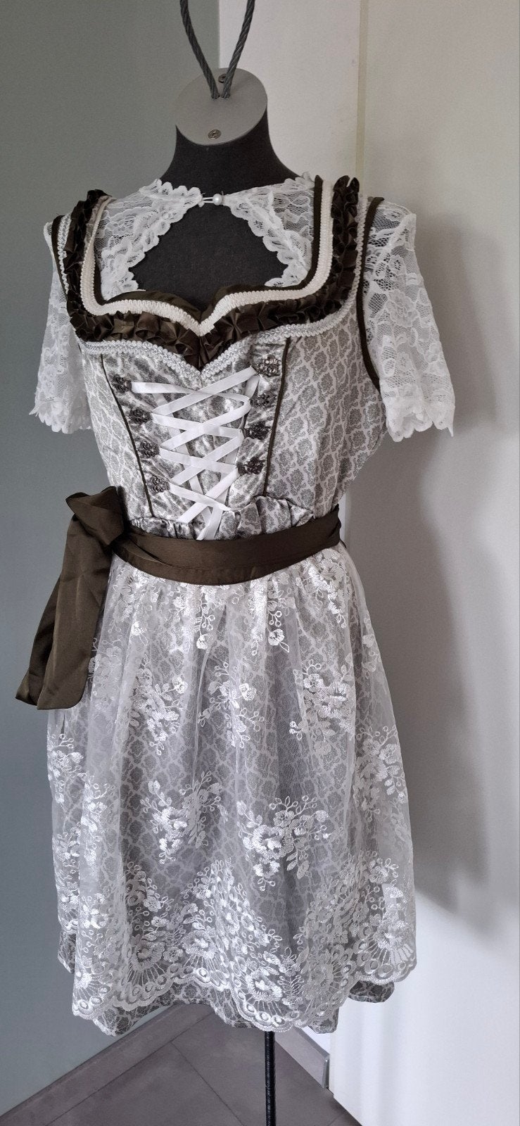 Dirndl oktoberfeest jurk maat 42 44 igs, Maat 42/44 (L), Ophalen of Verzenden, Overige thema's, Kleding