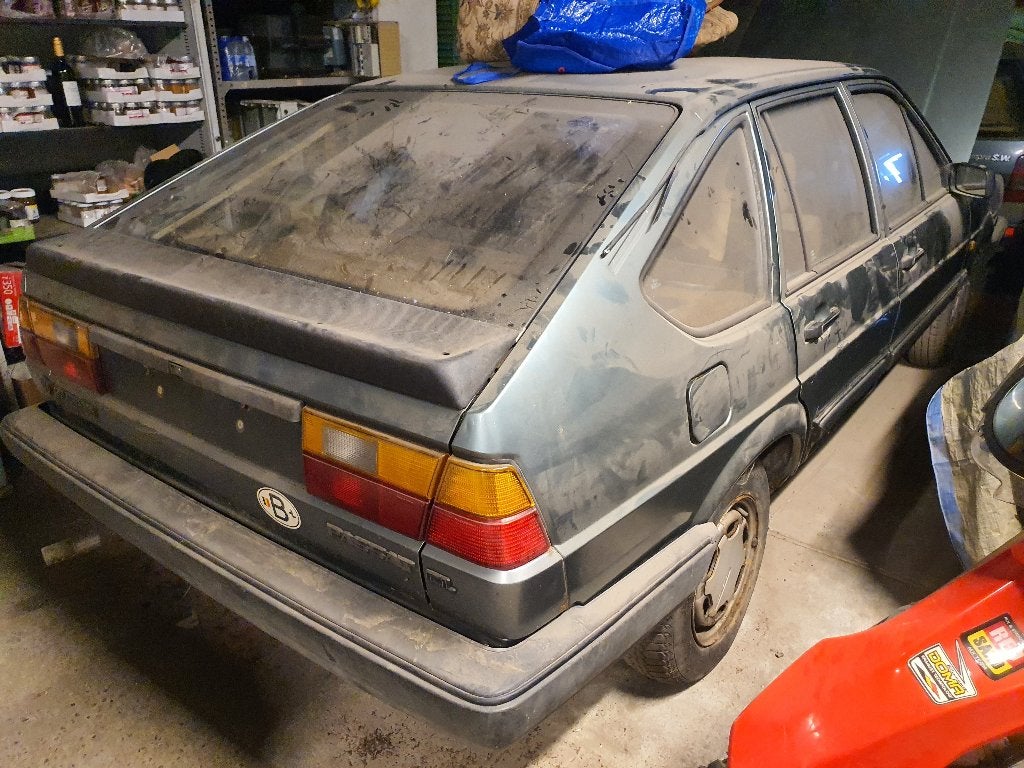 Schuurvondst Volkswagen Passat 1.6 Diesel 1987 | 177.261 km, Auto's, Stof, Beige, Bruin, Particulier