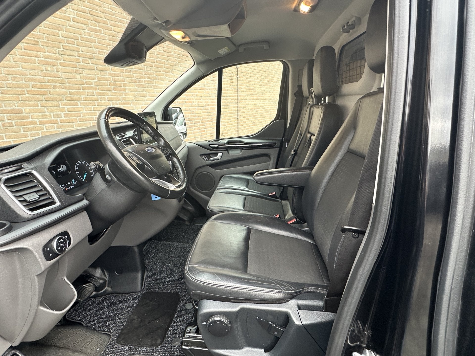 Ford Transit Custom 2.0TDCI 170PK Sport / Automaat / Cruisec, Stof, Gebruikt, 4 cilinders, Met garantie (alle)