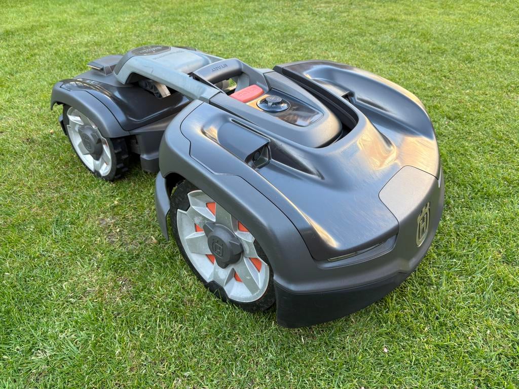 Husqvarna 435X AWD Automower robotmaaier, Tuin en Terras, Ophalen, Gebruikt, 20 tot 25 cm, Bestuurbaar via app