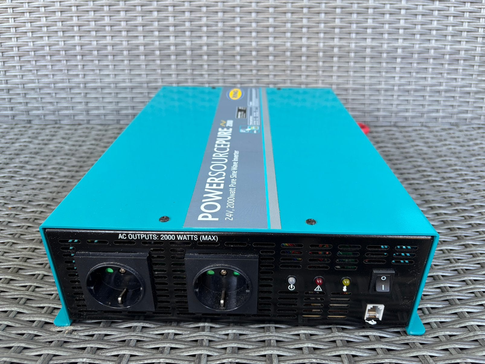 Omvormer 24Volt naar 220V. 2000watt power source pure, Ophalen of Verzenden, Zo goed als nieuw, Audio