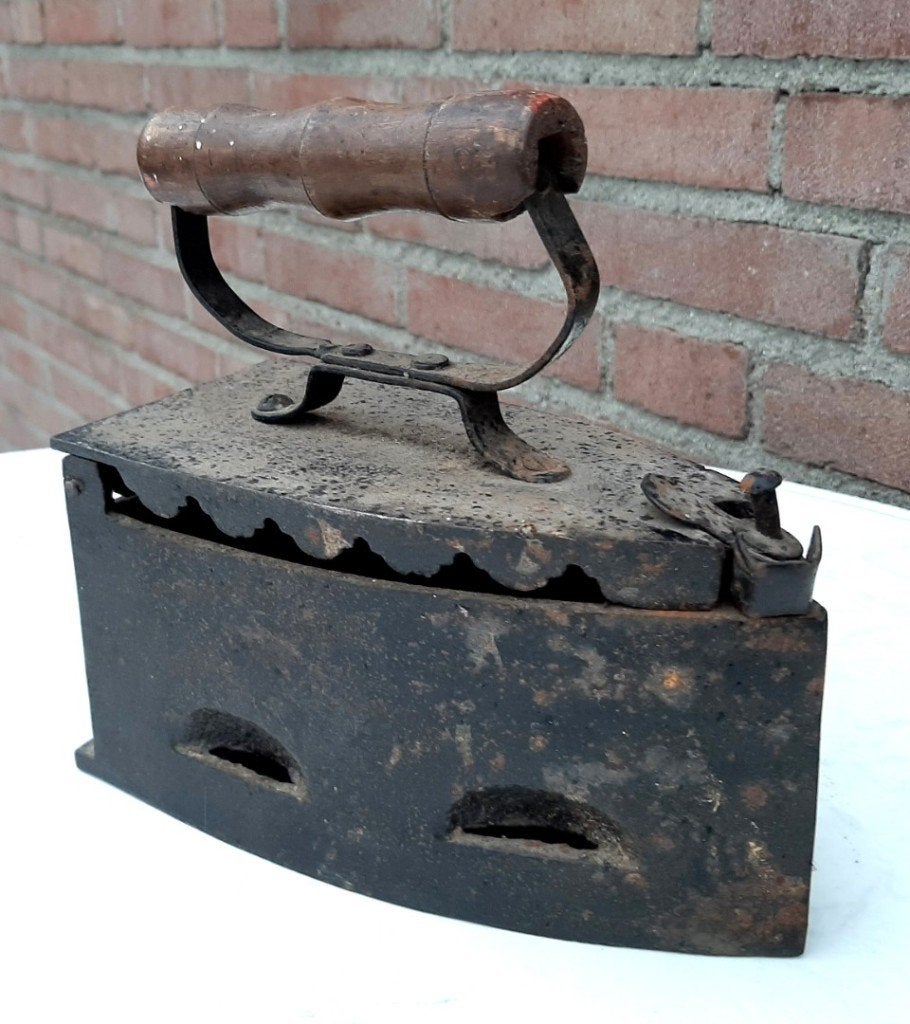 Gietijzeren strijkijzer. 21 cm. lang en 3 kg. zwaar., Antiek en Kunst, Antiek | Gereedschap en Instrumenten, Ophalen of Verzenden