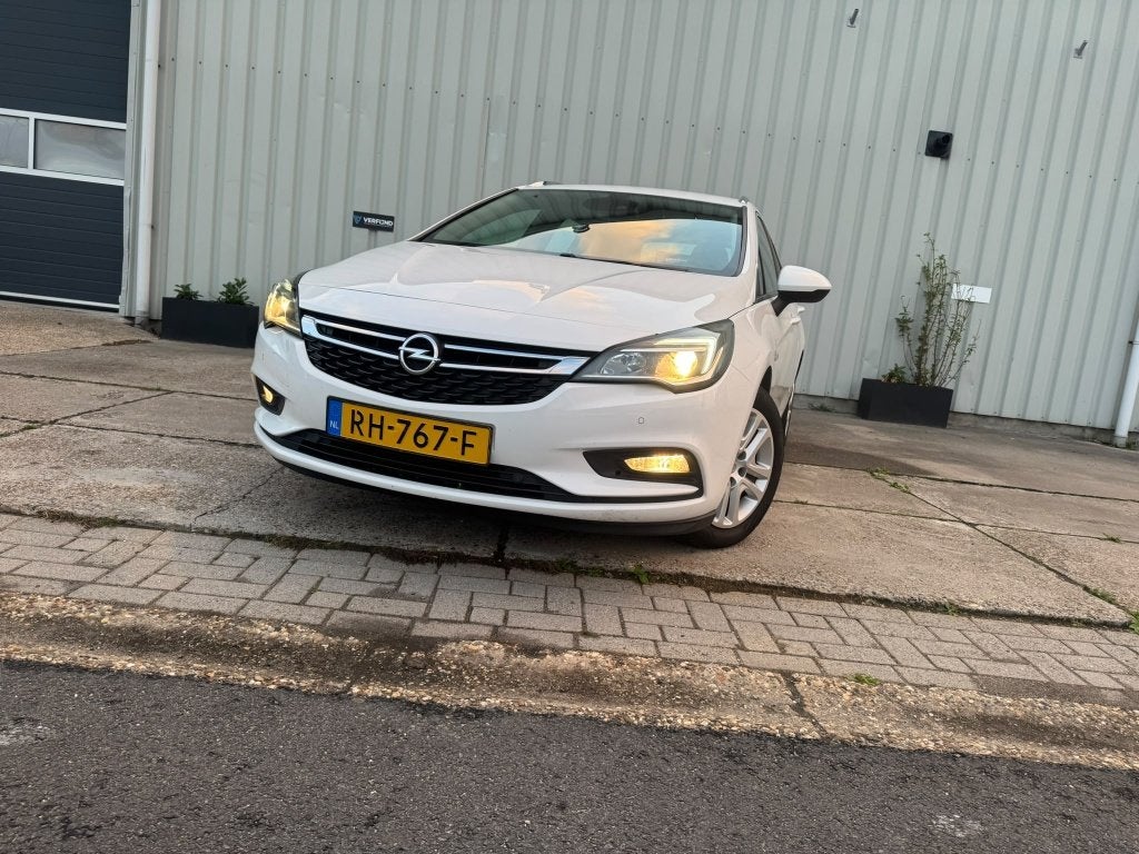 Opel Astra 1.0 Turbo  Sports Tourer 2017 Wit Airco| trekhaak, Auto's, Stof, Zwart, 1178 kg, 620 kg