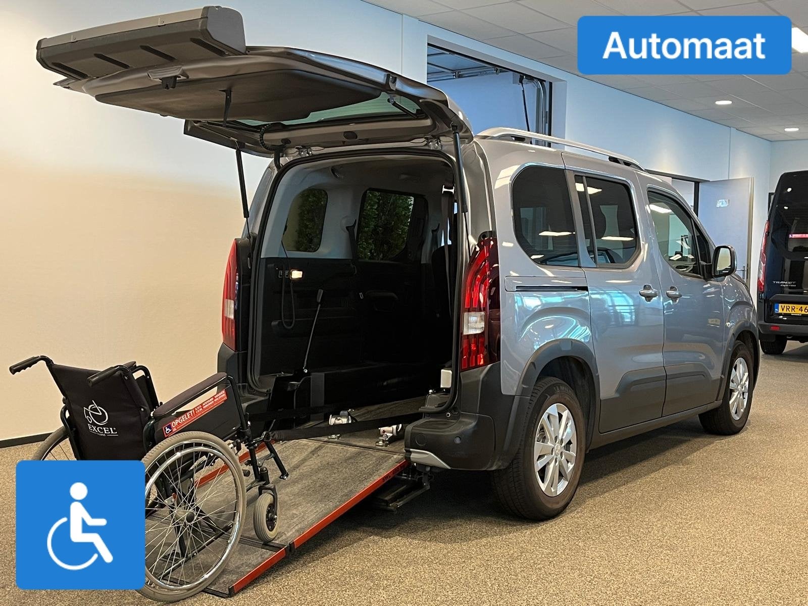 Peugeot Rifter L1 Rolstoelauto Automaat 3+1 of 5+0, 12 maanden, Stof, Gebruikt, Zwart