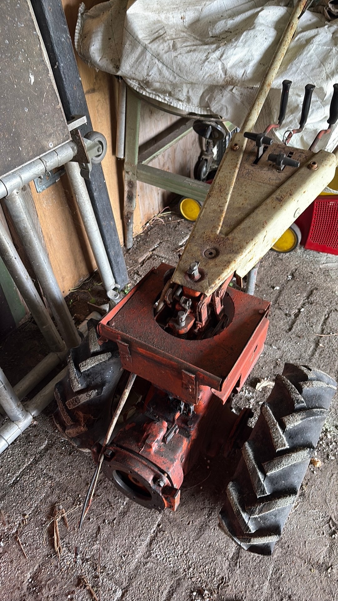 E9d 2 wielige tractor, Ophalen, Gebruikt