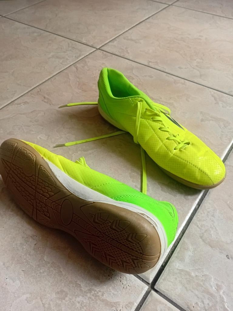 Gele gymschoenen (zaalvoetbal) maat 42, Ophalen of Verzenden, Geel, Voetbal