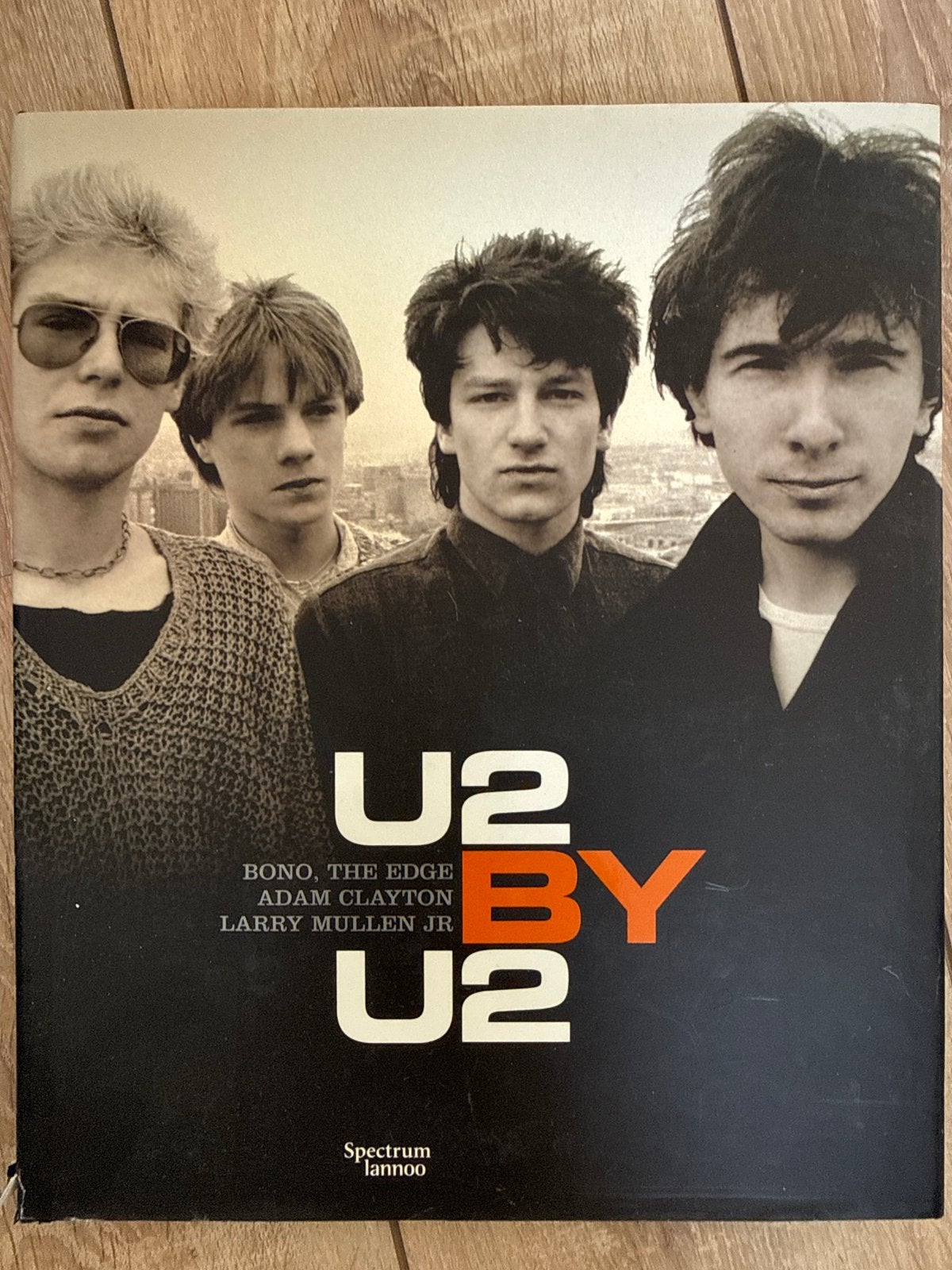U2 by U2 - Het officiële boek van de band, Ophalen of Verzenden, Gelezen, Artiest