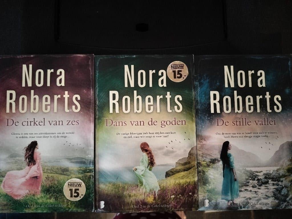 Norah Roberts - de cirkel trilogie, Boeken, Ophalen of Verzenden, Zo goed als nieuw, Nora Roberts