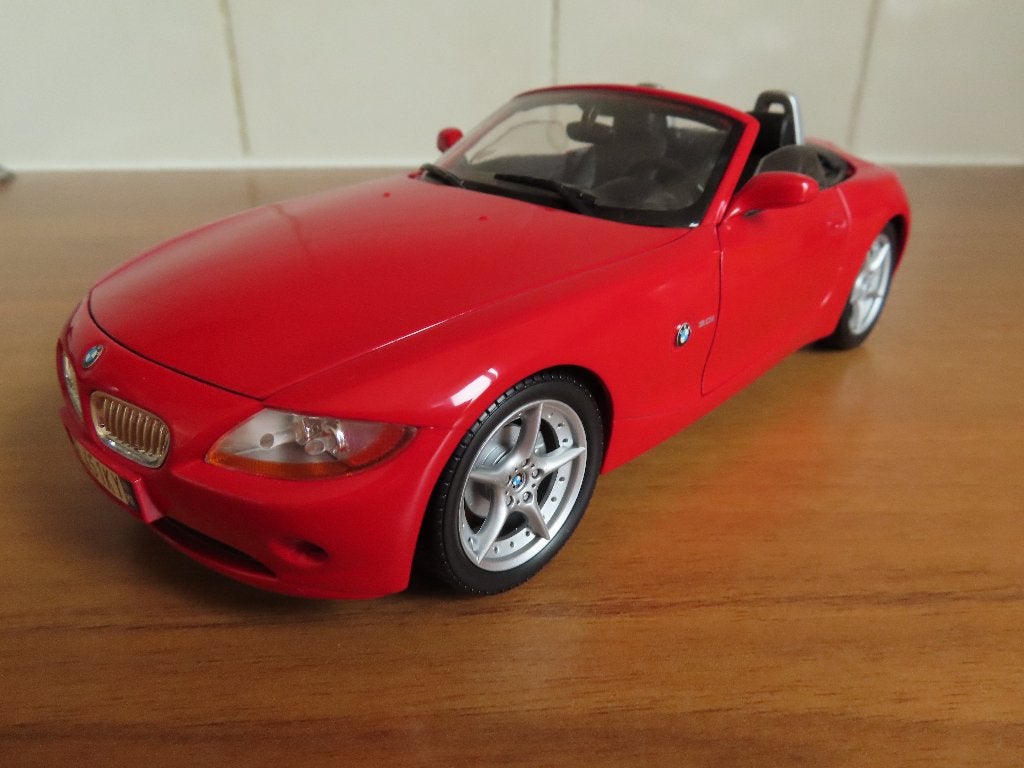 Nieuw schaalmodel BMW Z4 Roadster 1:18 Bburago, Ophalen of Verzenden, Nieuw, Auto, Bburago