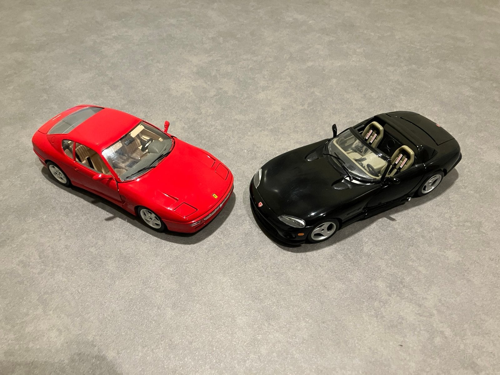 Modelauto’s 1:18 Ferrari 456 en Viper, Ophalen of Verzenden, Gebruikt, Auto