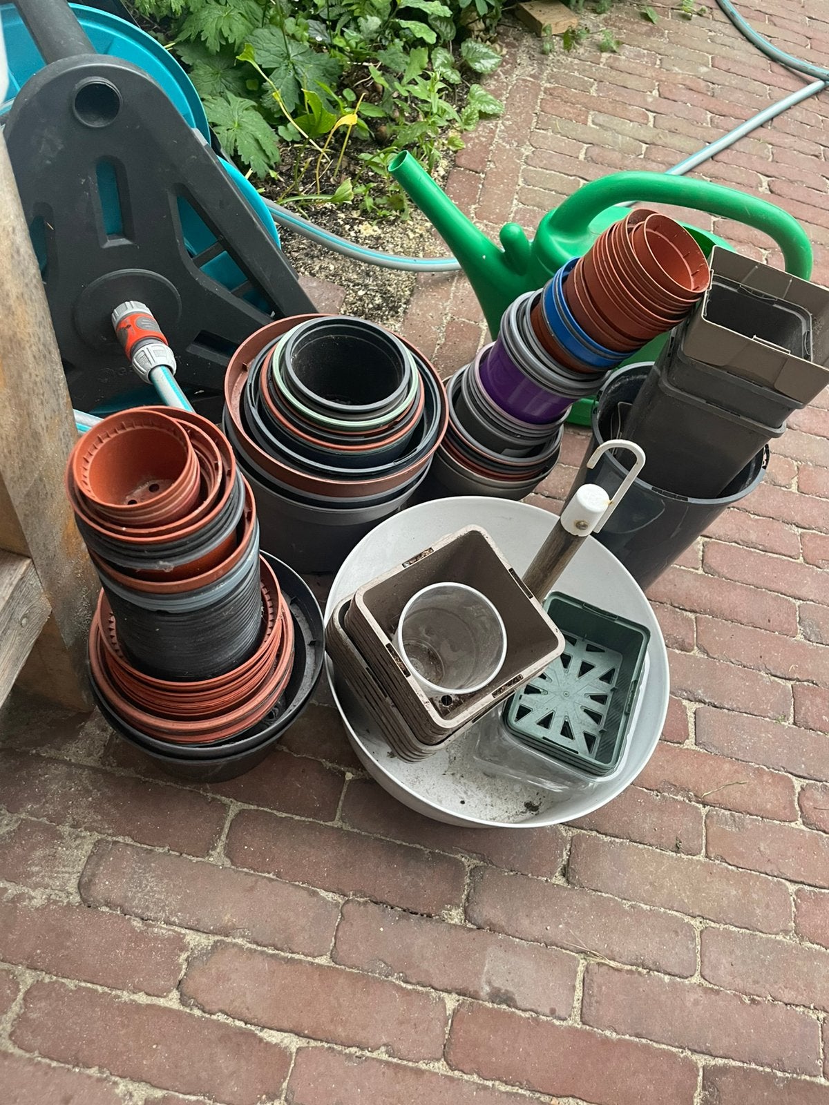 Gratis ophalen plastic kweekpotjes, Tuin en Terras, Bloempotten, Gebruikt, Kunststof, Minder dan 40 cm, Minder dan 25 cm, Rond