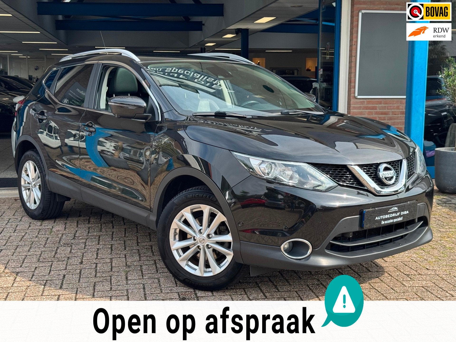 Nissan Qashqai 1.2 Acenta 2015 NAVI CLIMA LEDER CAMERA NAP, Auto's, Voorwielaandrijving, Gebruikt, Zwart, 4 cilinders