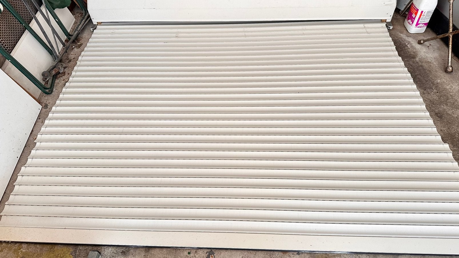 Warmte werend. Zonnescherm Rolluik wit 2 stuks metaal, Gebruikt, Wit, 150 tot 200 cm, Ophalen of Verzenden