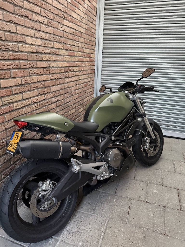 Ducati Monster 696 |  Uniek Olijfgroen & Wit | Veel extra's, 2 cilinders, Gebruikt, Particulier, Meer dan 35 kW