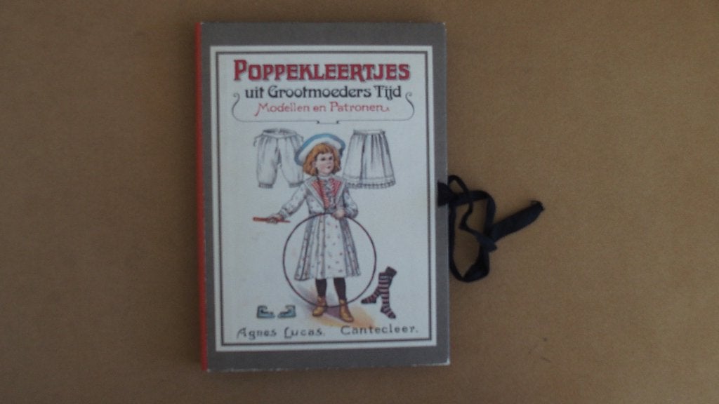 Poppekleertjes uit Grootmoeders tijd. - Agnes Lucas, Ophalen of Verzenden, Zo goed als nieuw, Overige onderwerpen, Agnes Lucas