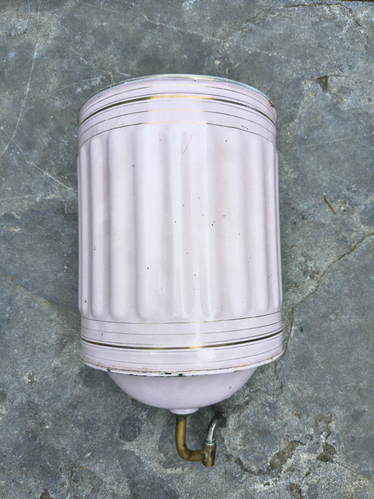 Antieke roze emaille waterreservoir met kraantje, 45 cm, Antiek en Kunst, Ophalen of Verzenden