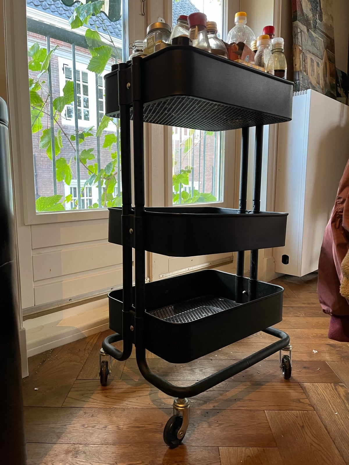 Zwarte metalen roltafel met 3 etages - Handig en stijlvol, Ophalen, Gebruikt, Zwart, Metaal