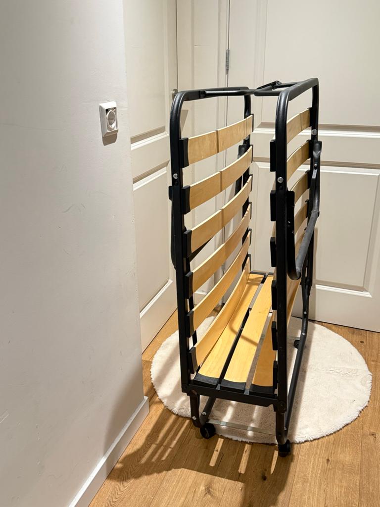 Opklapbaar logeerbed met lattenbodem, Huis en Inrichting, Eenpersoons, Zwart, Ophalen of Verzenden, 80 cm