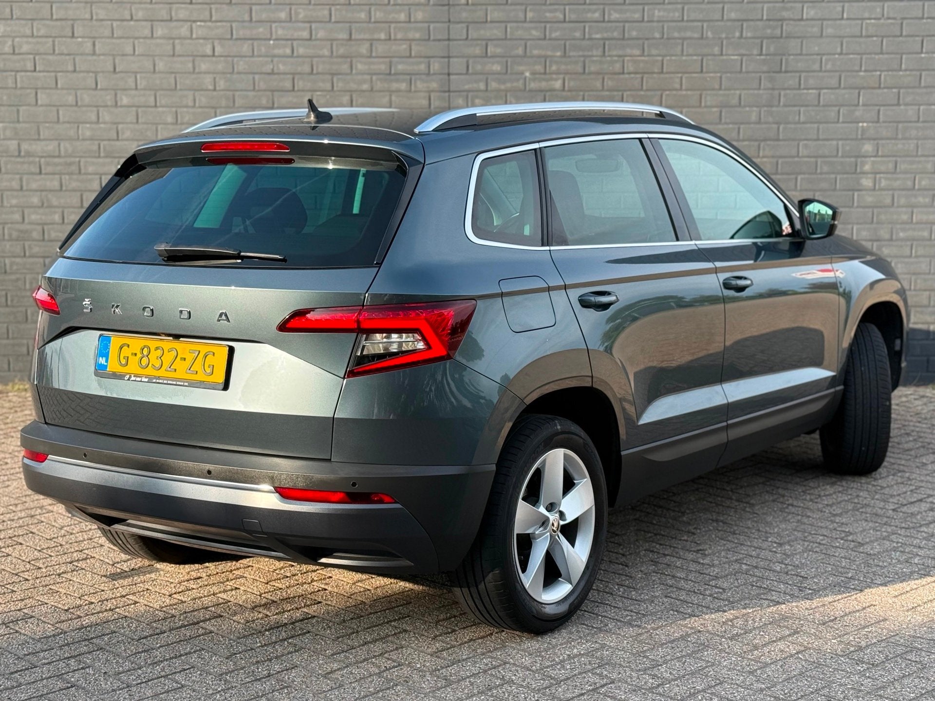 Skoda Karoq 1.5 TSI ACT AUTOMAAT Business Edition Xenon Virt, Auto's, Stof, 4 cilinders, 150 pk, Bedrijf