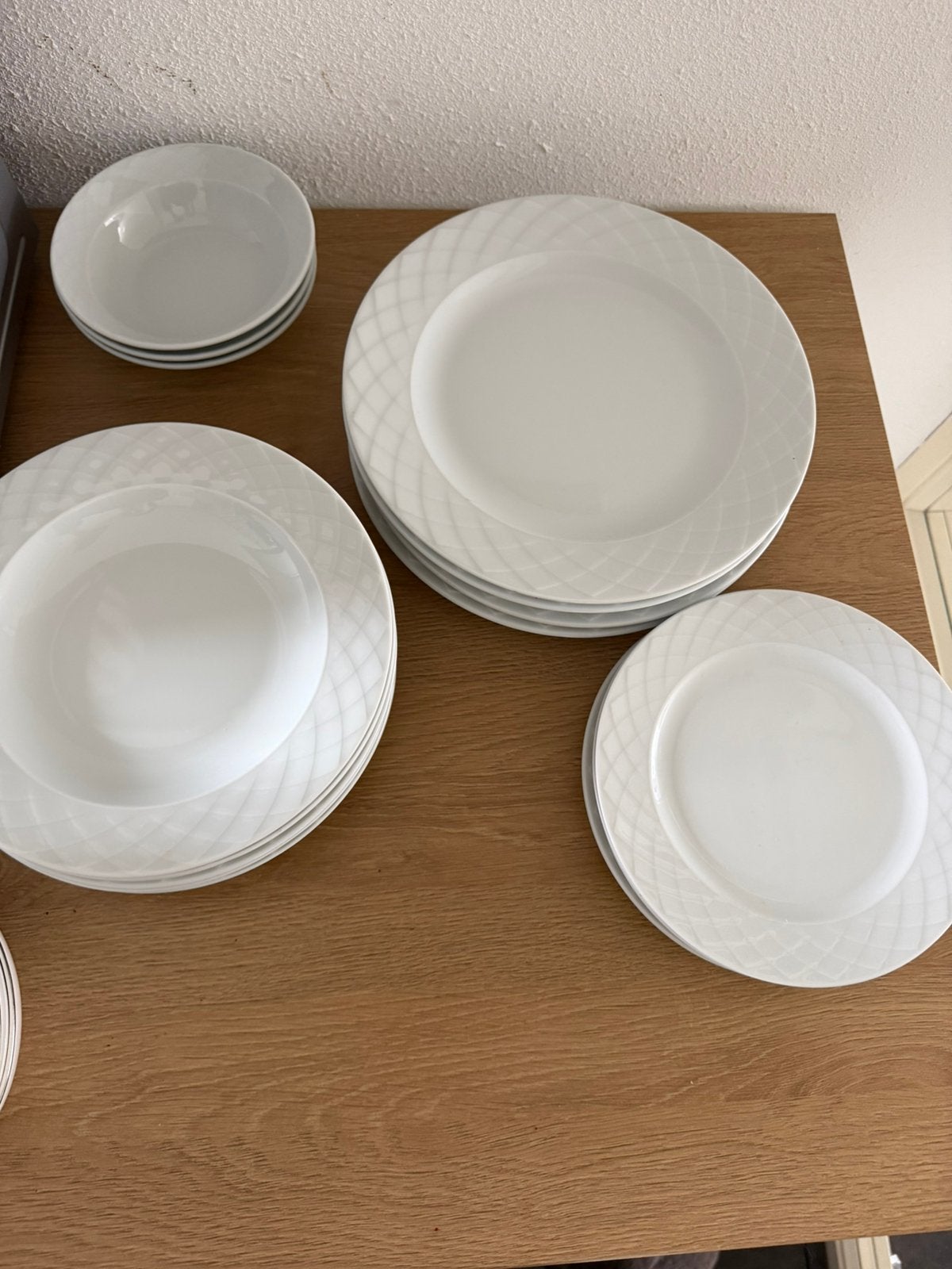 Borden set ontbreekt aantal, Ophalen of Verzenden, Zo goed als nieuw, Overige stijlen, Bord(en)