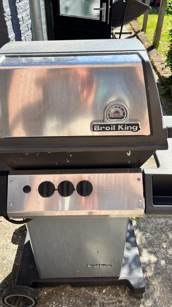 Broil King gasbarbecue met gasfles (leeg), Ophalen, Gebruikt
