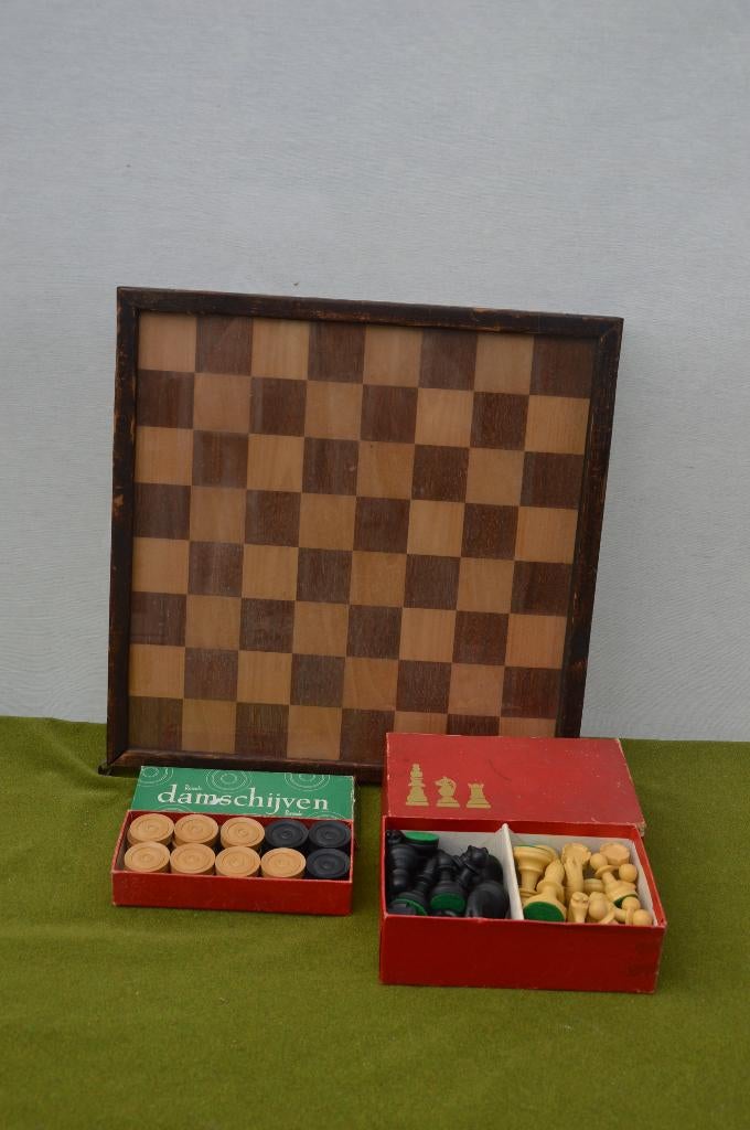 Prachtig antiek houten schaakbord met aan beide kanten glas, Hobby en Vrije tijd, Een of twee spelers, Ophalen of Verzenden, Gebruikt