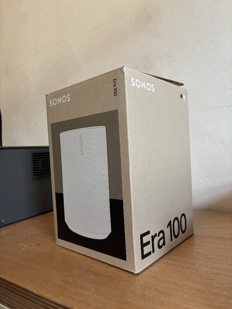 Sonos Era 100 wit smart speaker