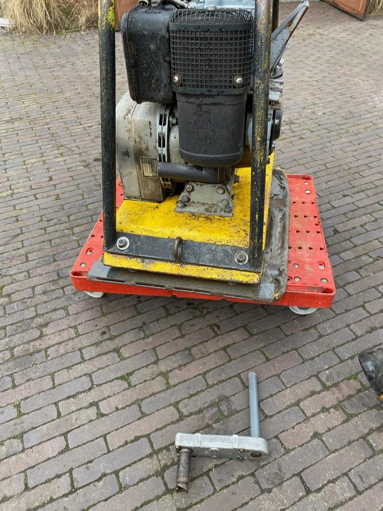 Trilplaat wacker, Ophalen, Gebruikt