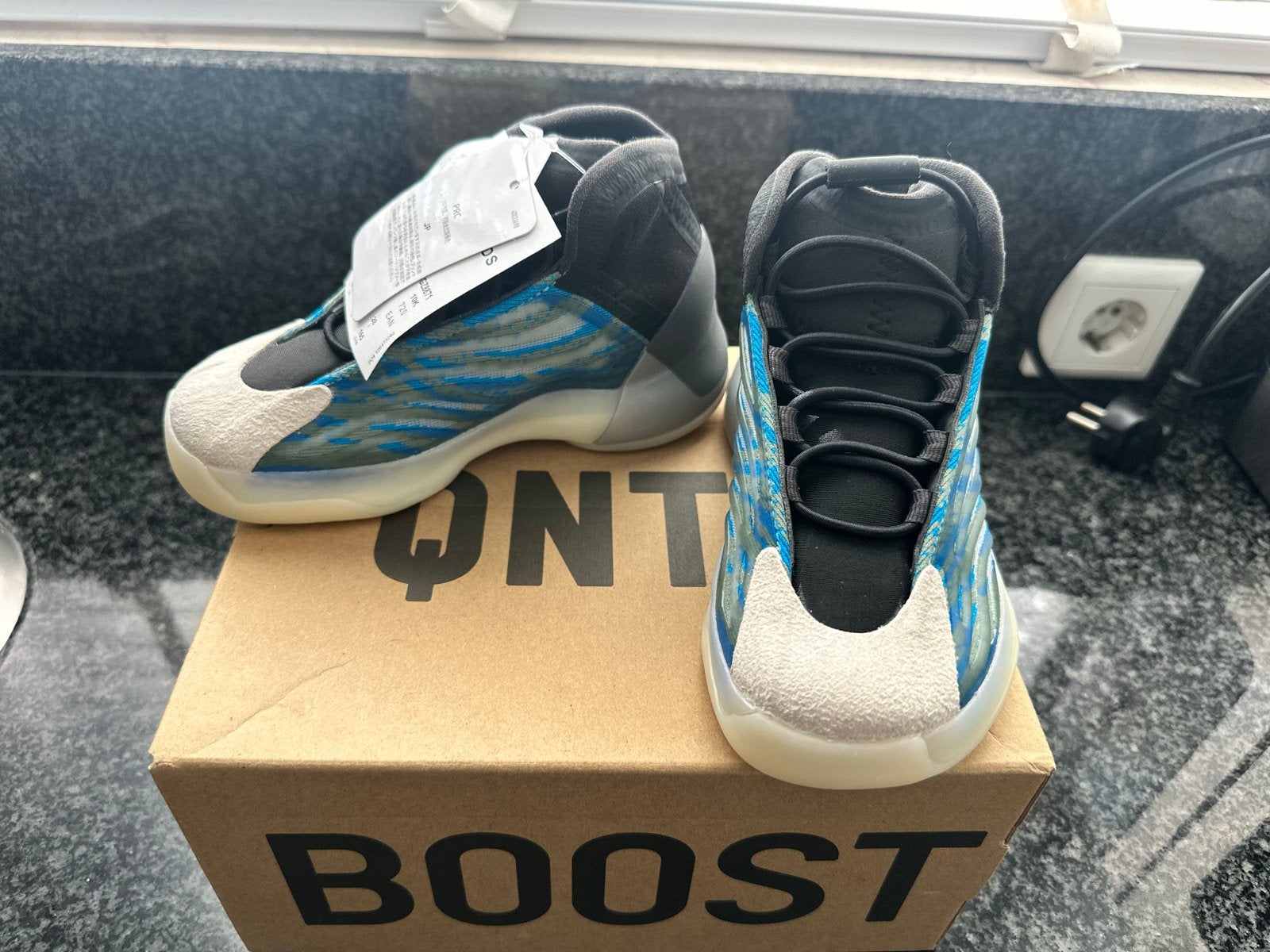 Adidas Yeezy QNTM Infants Schoenen Maat 28 NIEUW !!!, Schoenen, Nieuw, Ophalen of Verzenden, Jongen