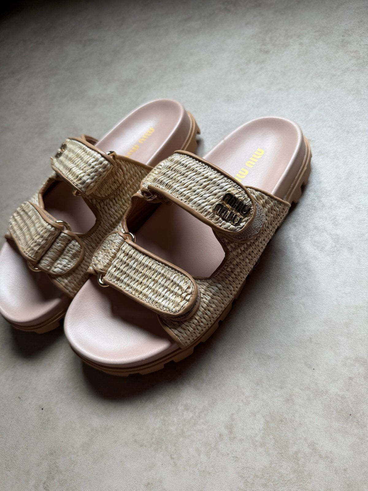 Miu Miu Raffia Sandalen Nieuw Maat 37/38, Ophalen of Verzenden, Nieuw, Beige, Sandalen of Muiltjes