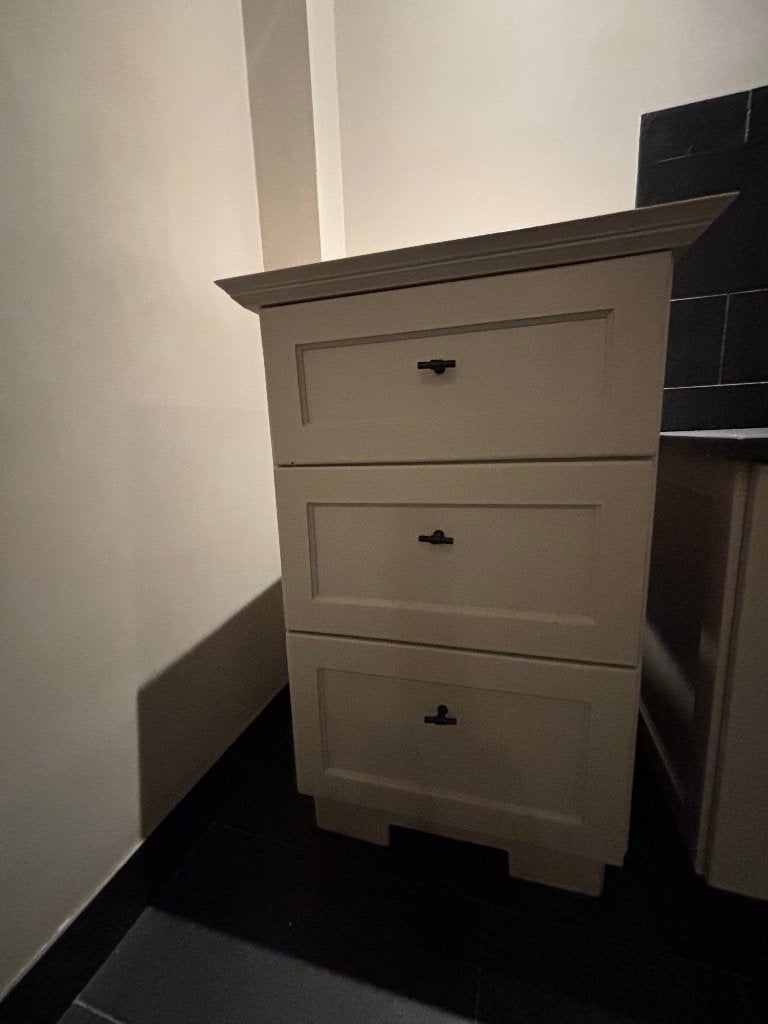 Handgemaakt taupe ladekastje op wieltjes, Huis en Inrichting, Kasten | Ladekasten, Ophalen, Overige materialen, 100 tot 150 cm