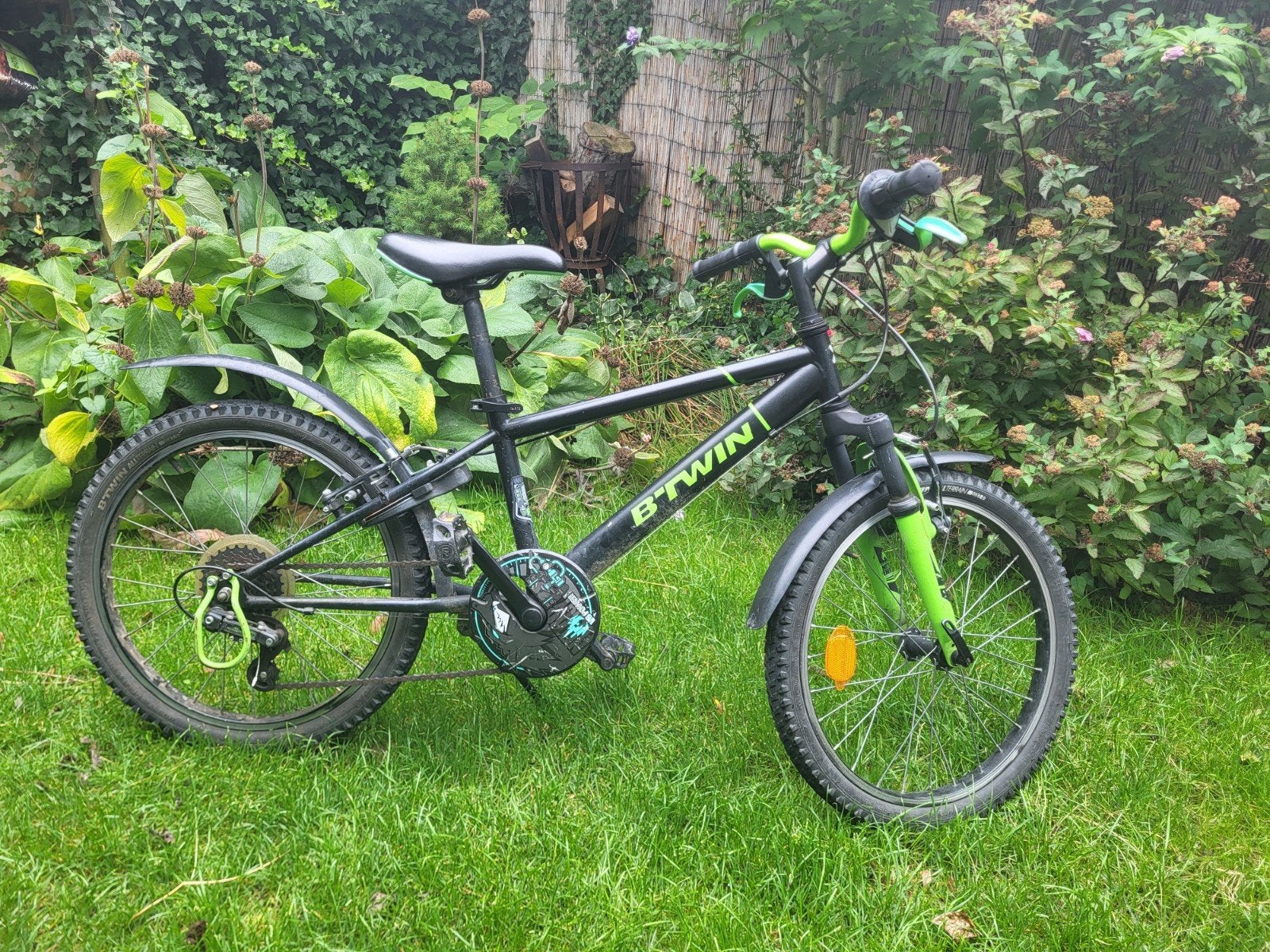 B'Twin kinderfiets 20 inch - Zwart/Groen, Ophalen, 20 inch of meer, Gebruikt, Velgrem