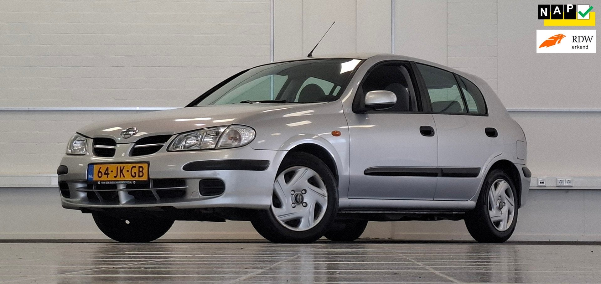 Nissan Almera 1.8i 16V Comfort Automaat Airco Trekhaak Garan, Auto's, Stof, Gebruikt, Zwart, Origineel Nederlands