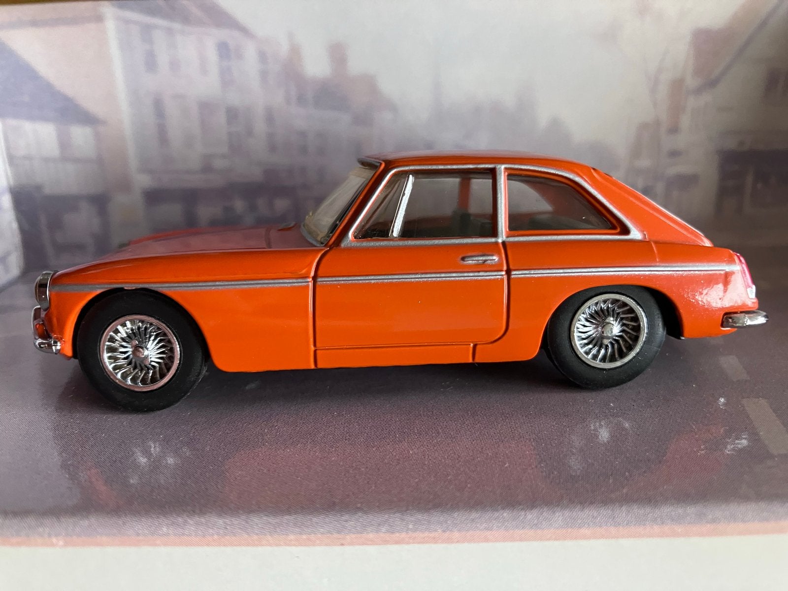 Dinky Toys M.G.B. GT Coupé - Oranje - Schaal 1:43, Ophalen of Verzenden, Zo goed als nieuw, Auto, Dinky Toys