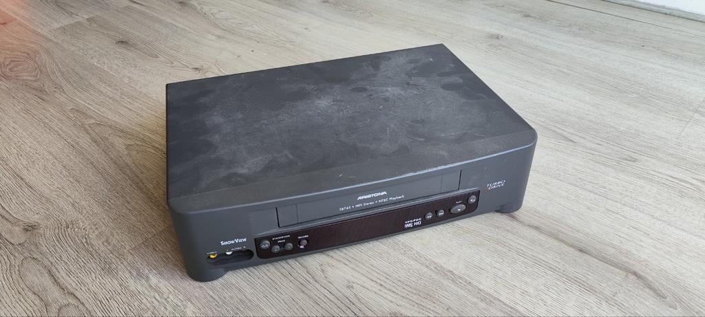 Aristona VCR met kabels voor digitalisering naar PC, Audio, Tv en Foto, Videospelers, Ophalen, Gebruikt, VHS-speler of -recorder