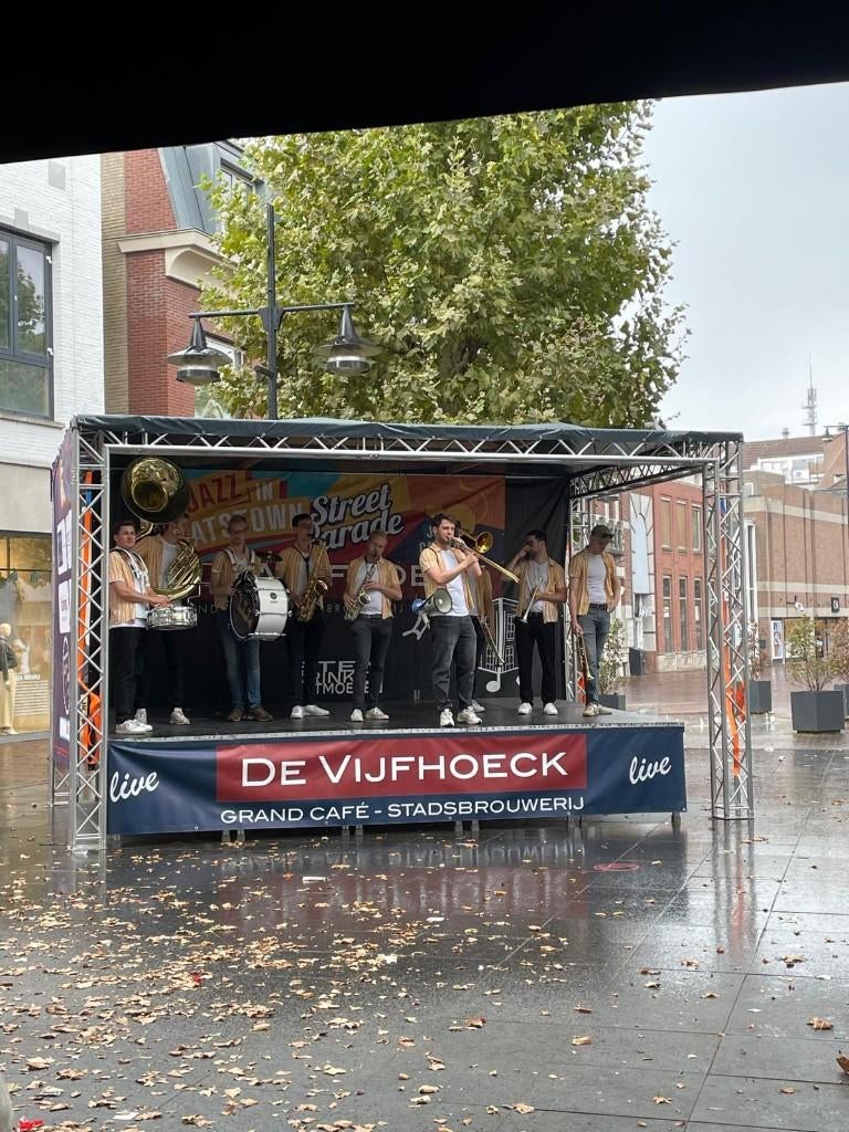 Podium, Ophalen, Zo goed als nieuw