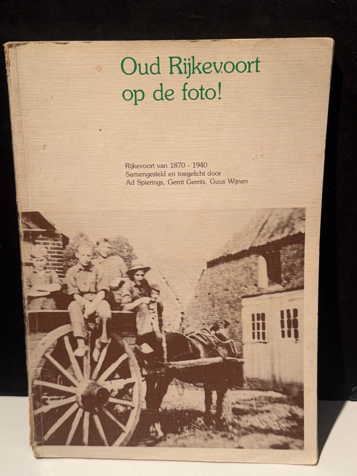 Oud Rijkevoort op de foto! (1870-1940), Boeken, Ophalen of Verzenden, 20e eeuw of later, Gelezen