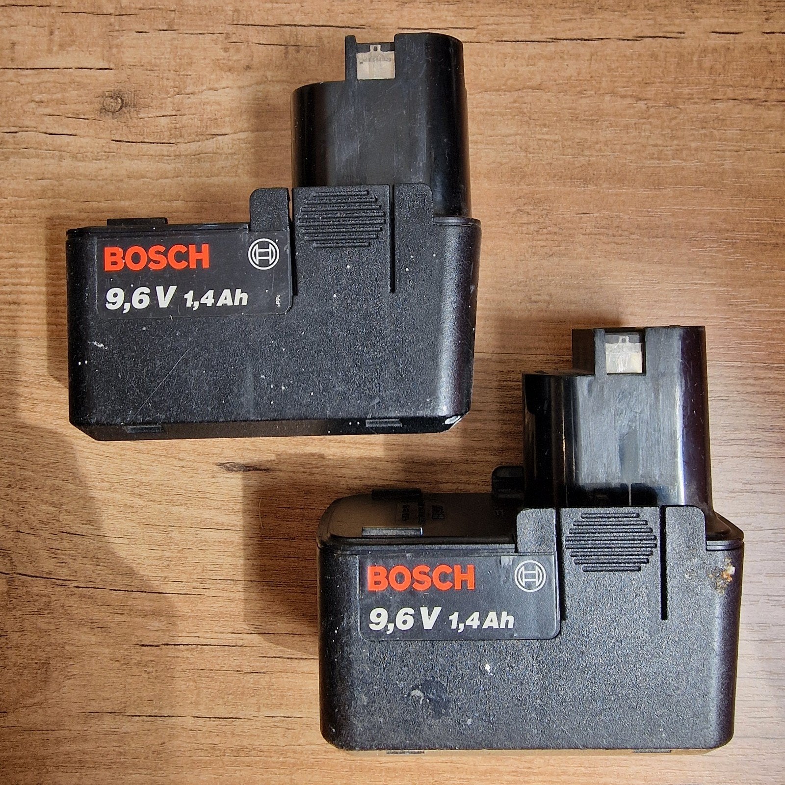 Bosch 9.6V 1.4Ah Accu (2 stuks) DEFECT, Doe-het-zelf en Verbouw, Elektra en Kabels, Ophalen of Verzenden, Gebruikt, Stopcontact