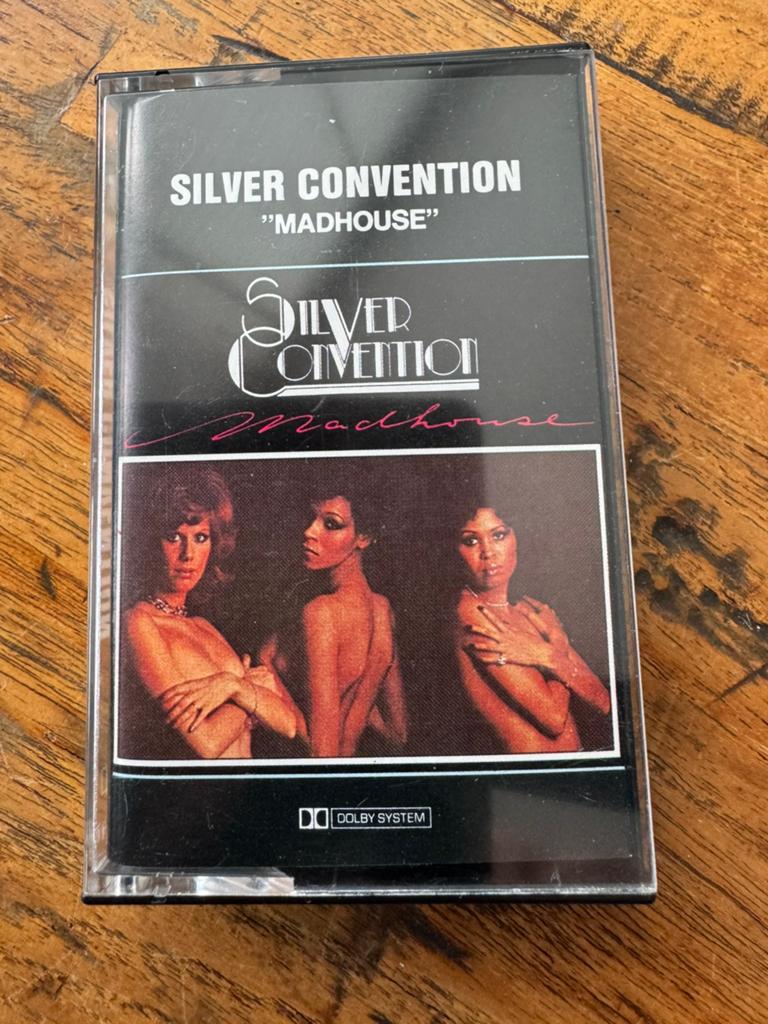 Silver Convention : “ Madhouse “ uit 1976, Cd's en Dvd's, Cassettebandjes, Gebruikt, Overige genres, 1 bandje, Ophalen of Verzenden