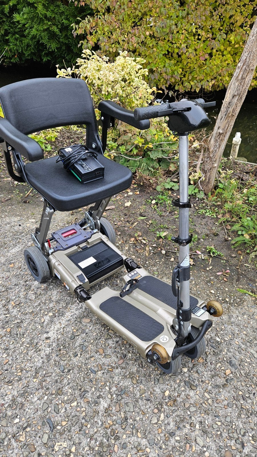Mango Luggie lichtgewicht opvouwbare scootmobiel, Ophalen, Inklapbaar, Zo goed als nieuw, Elektrische rolstoel