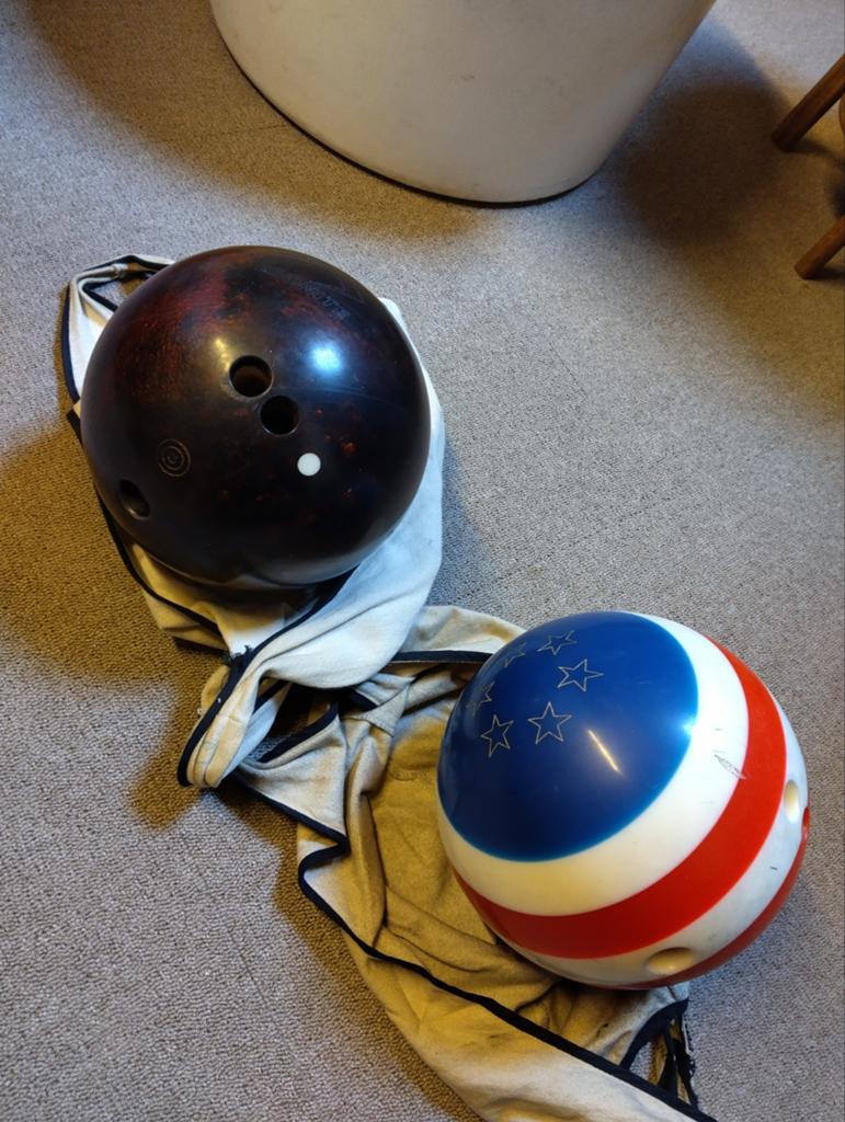 1 Ebonite Bowlingbal met Tas - gebruikt, Sport en Fitness, Biljarten en Poolen, Ophalen, Zo goed als nieuw, Keu of Ballen