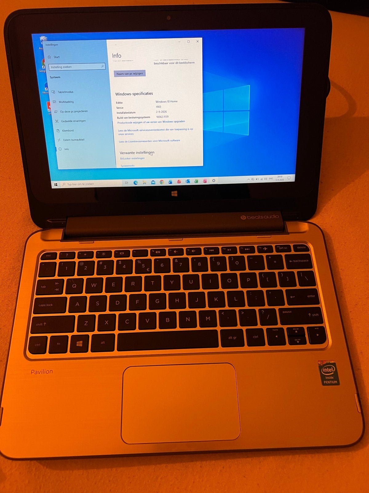 HP Pavilion x2 210 G2 - 2-in-1 Laptop/Tablet, 2 tot 3 Ghz, Qwerty, 10 inch of minder, Met touchscreen