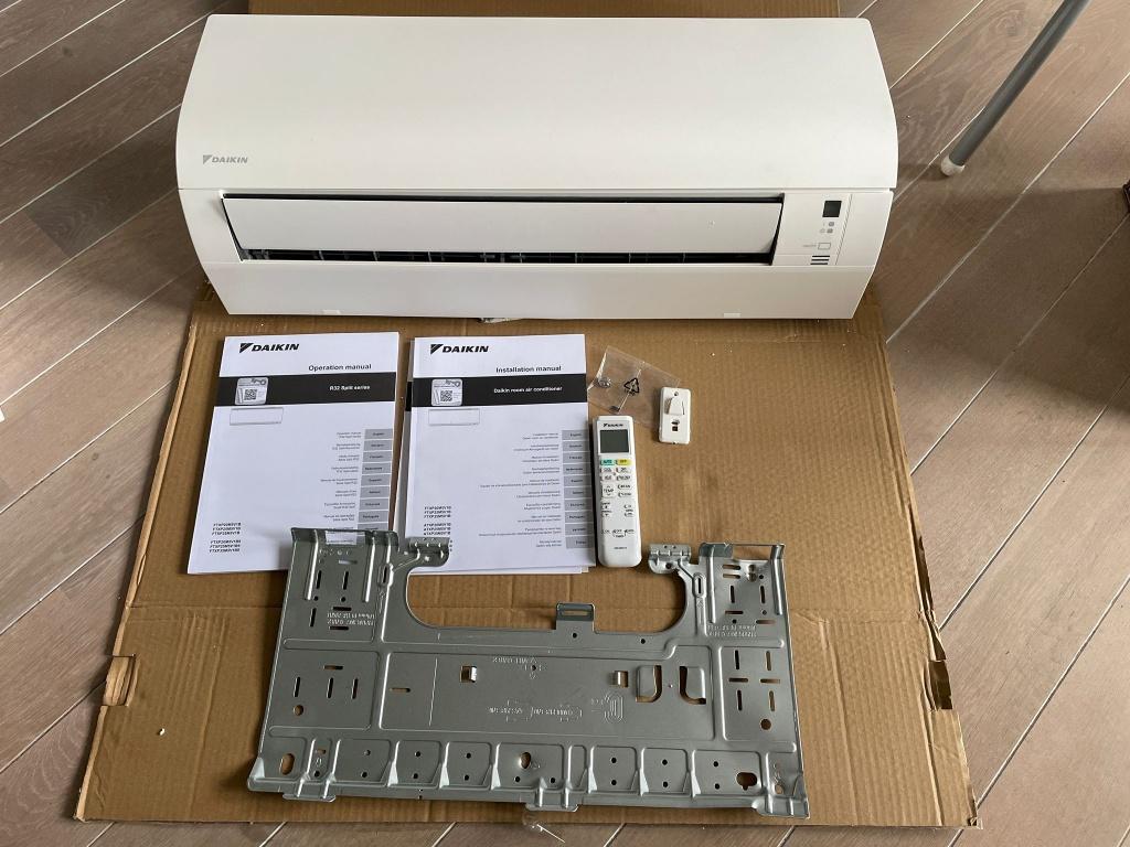 Daikin Comfora split Airco 2,5 en 3.5 kW (ook los te koop), Ophalen, Koelen en Ontvochtigen, Timer, Nieuw