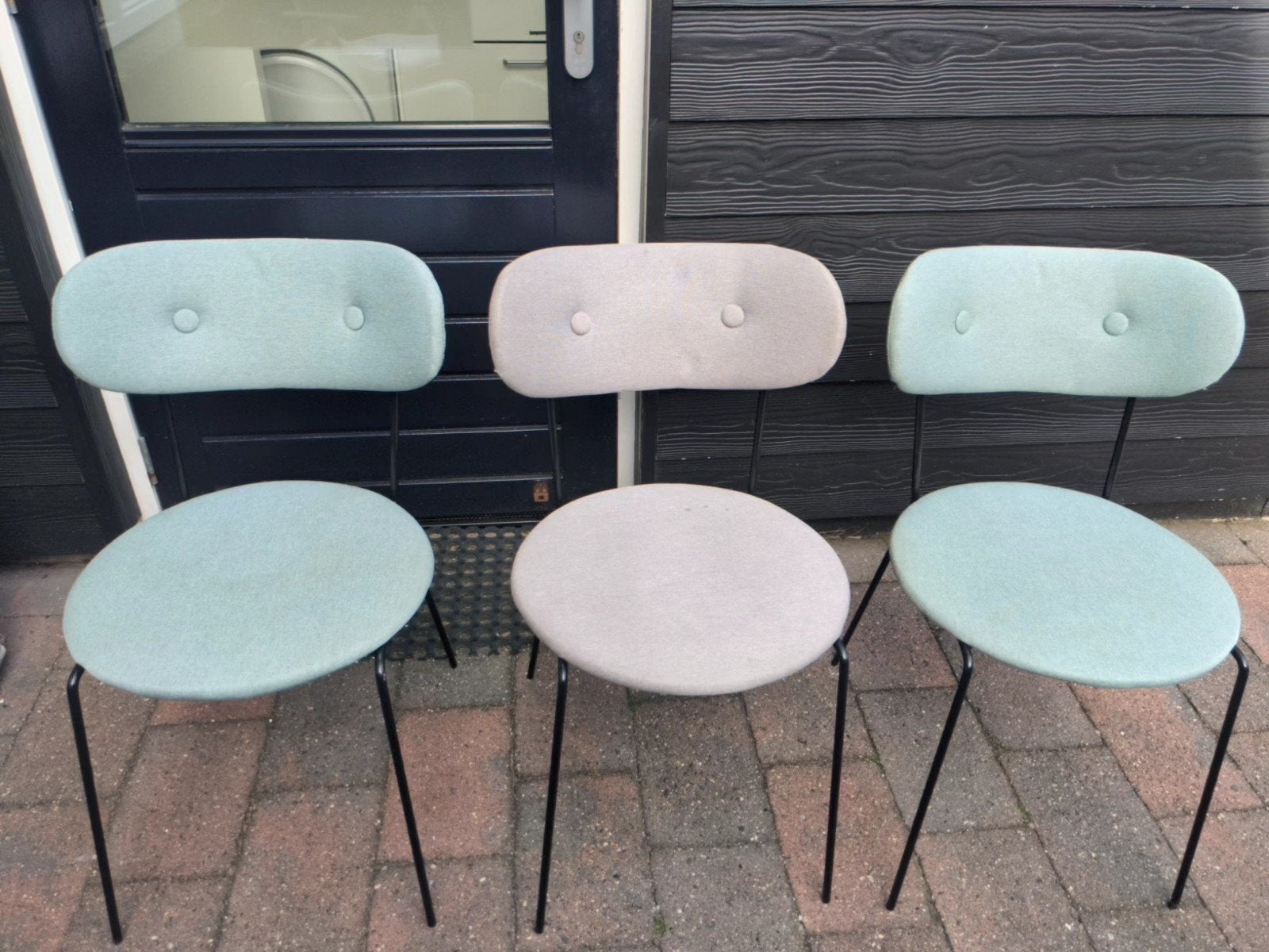Set van 3 hippe eetkamerstoelen (mintgroen & lichtgrijs), Ophalen, Gebruikt, Drie