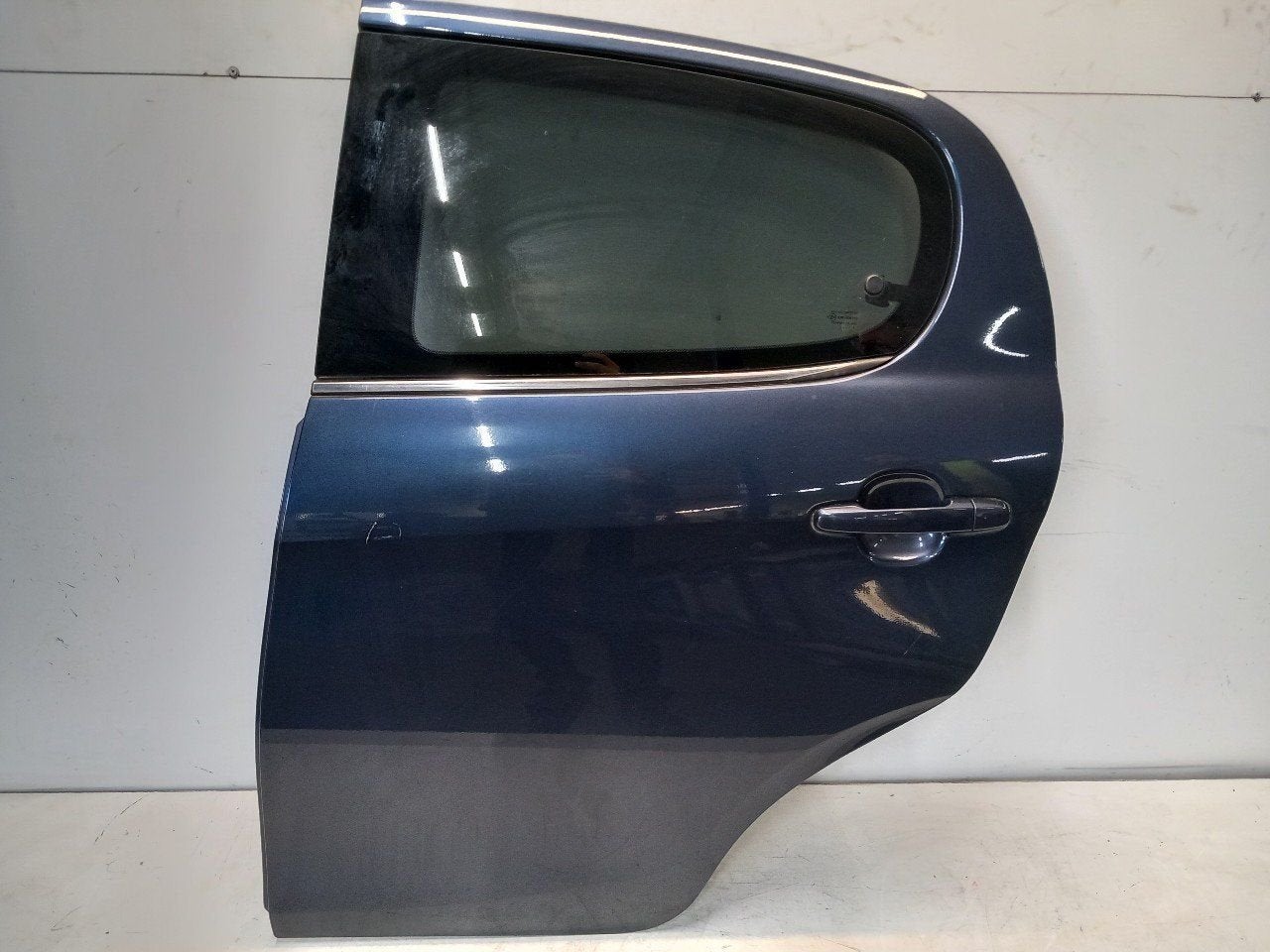 Portier links achter Peugeot 108, Auto-onderdelen, Onderdelen@venauto.nl, Van der Ven Autorecycling B.V., Gebruikt, Ettenseweg 76, 4706 PB Roosendaal, The Netherlands