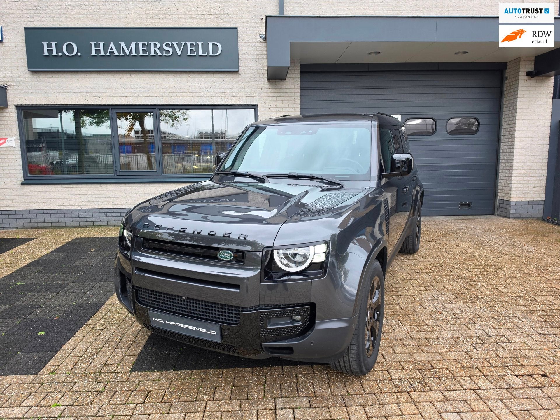 Land Rover Defender 110 2.0 P400e 110 SE, Auto's, Automaat, Gebruikt, 3000 kg, Vierwielaandrijving