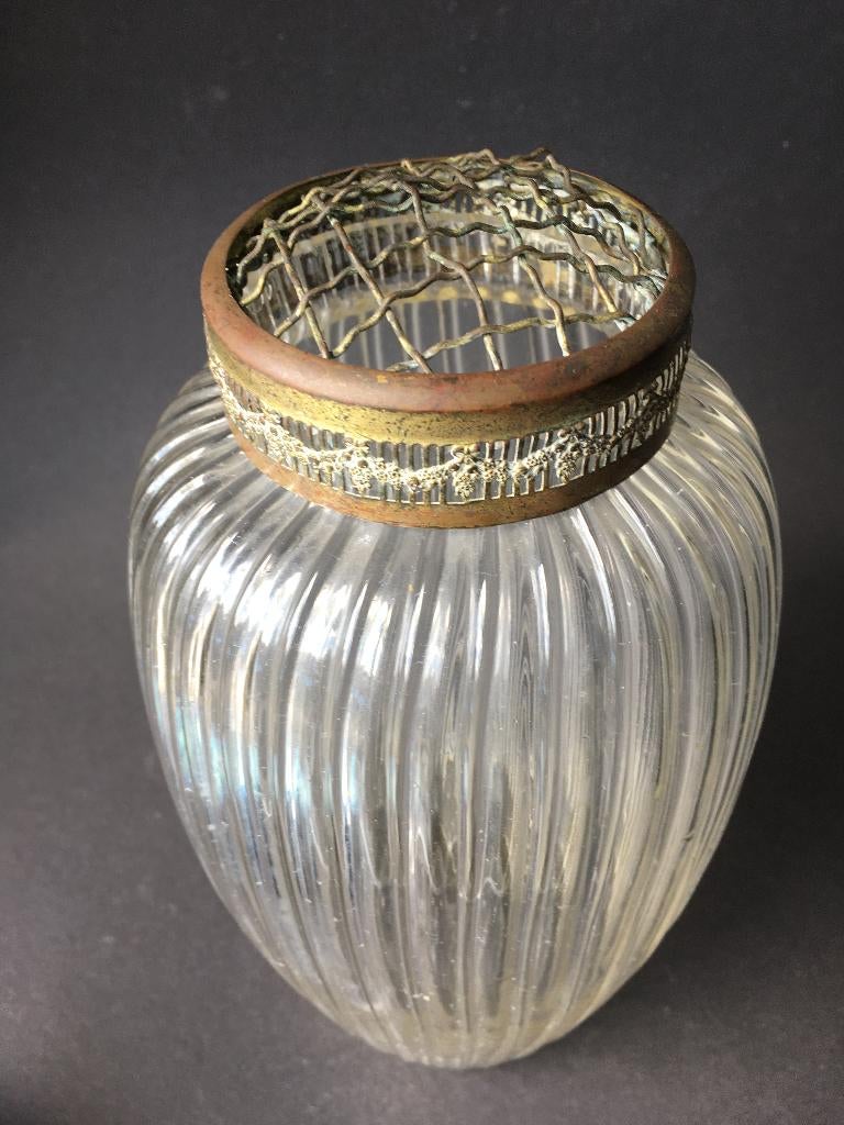 Oude hoge ribbelvaas met rozensteker, Antiek en Kunst, Ophalen of Verzenden