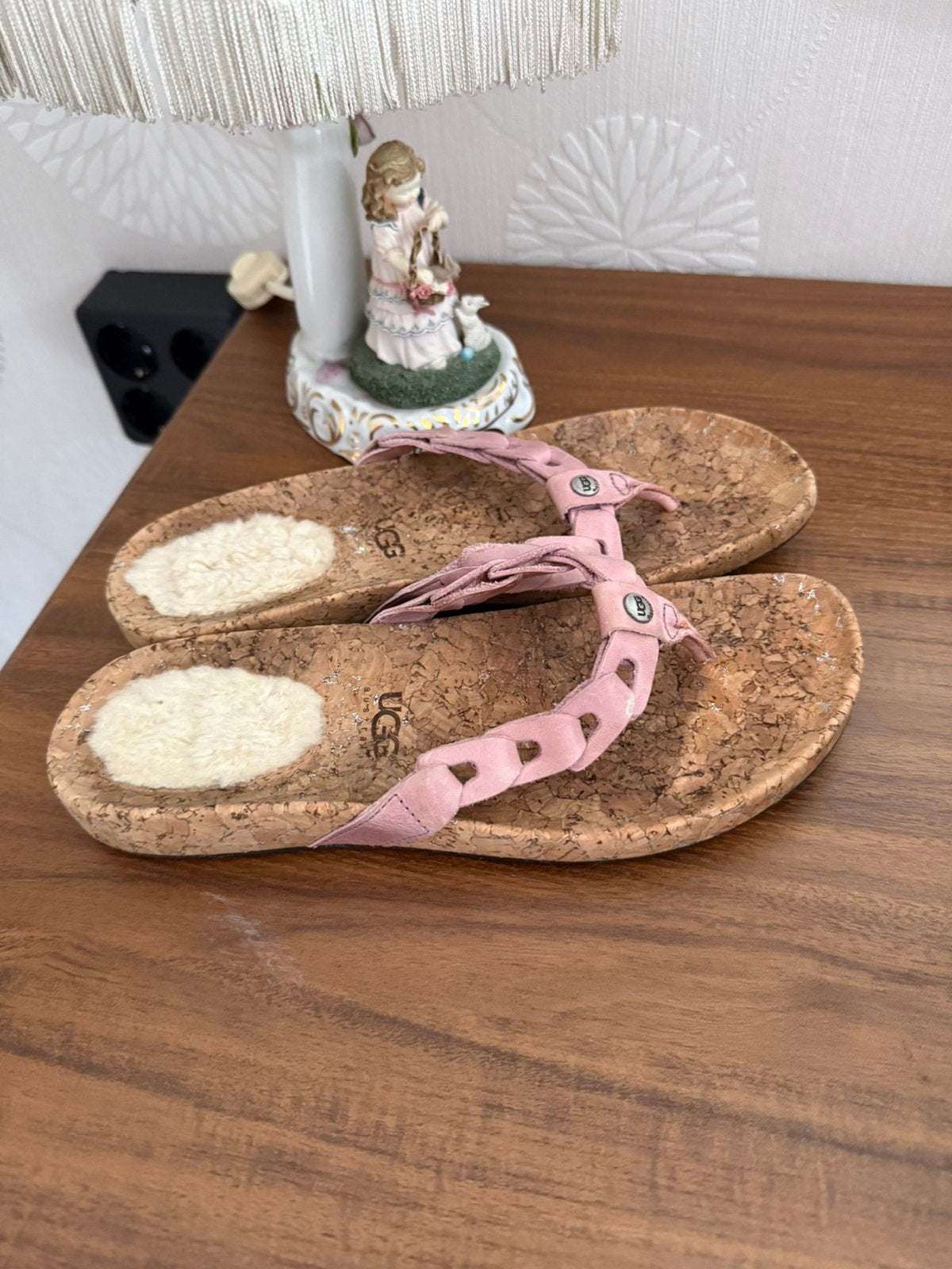 Ugg slippers - 100 % origneel, Slippers, Ophalen of Verzenden, Zo goed als nieuw, Roze